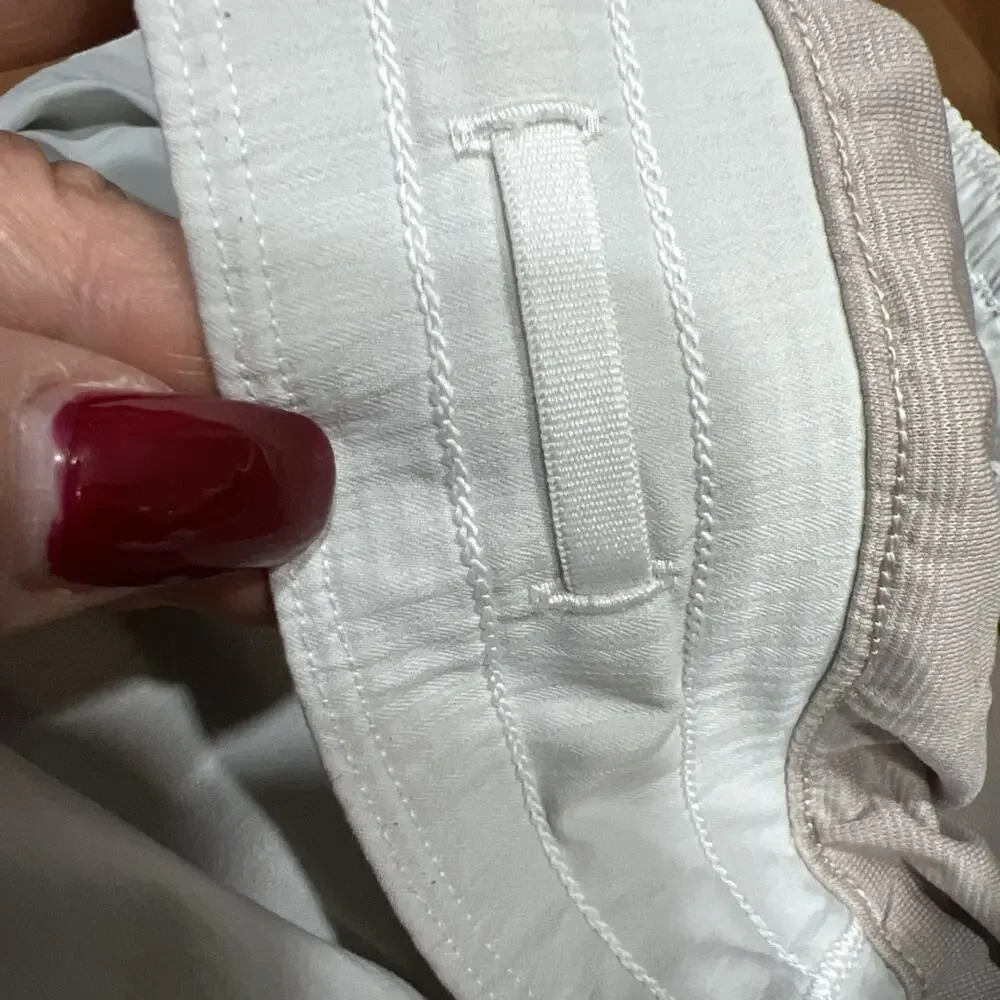 Lululemon Hotty Hot 2.5” Shorts Light Gray Size 4 Lined Is Cut Off Please Read